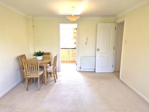 LIVING ROOM- click for photo gallery